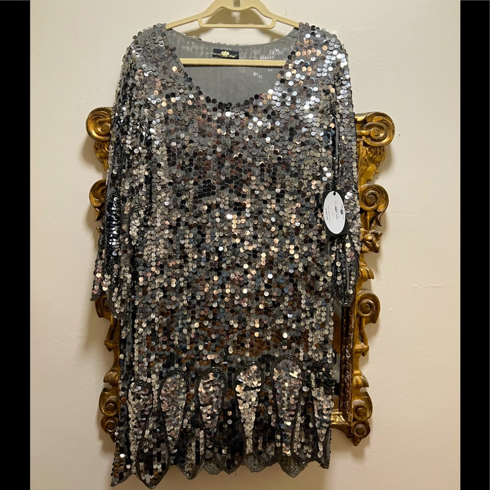 Lotus dress gatsby style. Silver sequin with 3/4 sleeves sz S